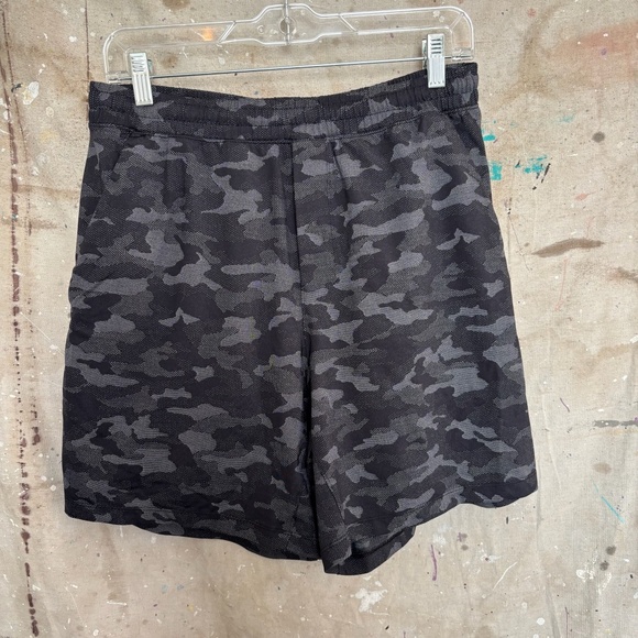 Lululemon Pace Breaker Short 7", Variegated Mesh Camo Black - Picture 2 of 4
